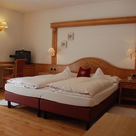 Hotel Flora Сельва-ди-Валь-Гардена Экстерьер фото
