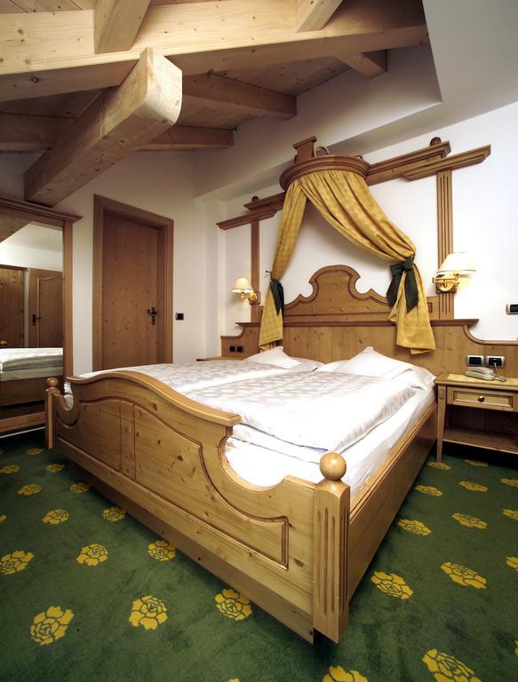 Hotel Flora Сельва-ди-Валь-Гардена Экстерьер фото