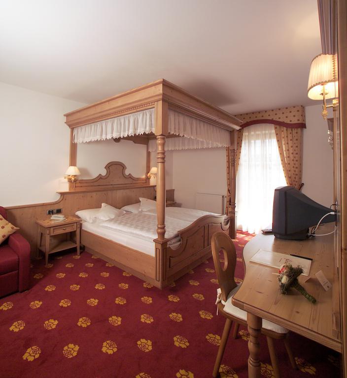 Hotel Flora Сельва-ди-Валь-Гардена Экстерьер фото