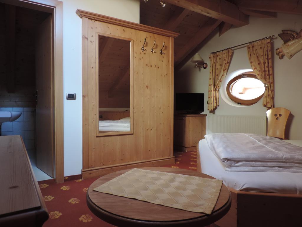 Hotel Flora Сельва-ди-Валь-Гардена Номер фото