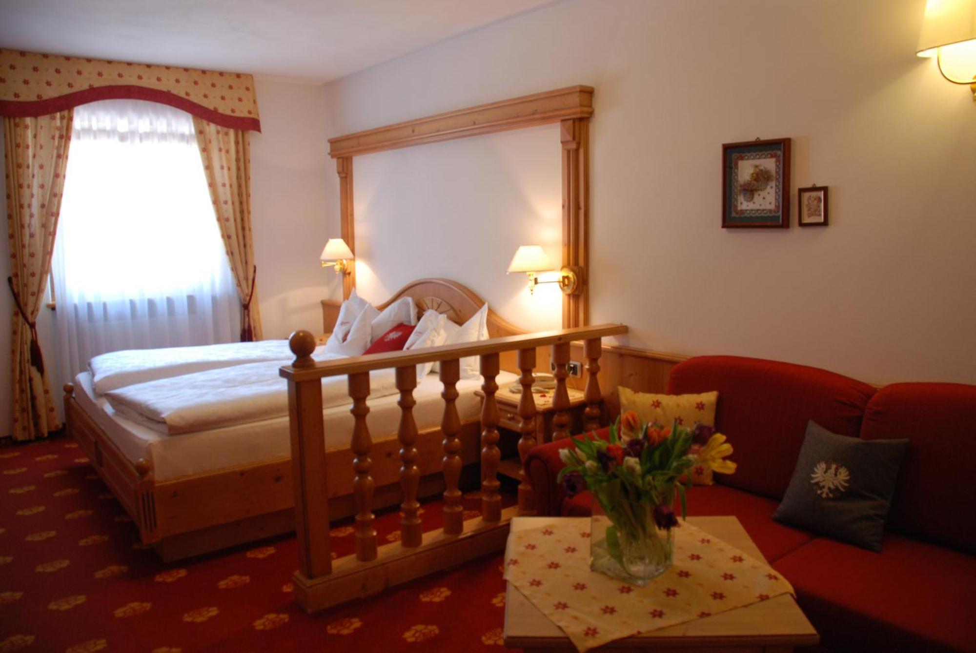 Hotel Flora Сельва-ди-Валь-Гардена Экстерьер фото