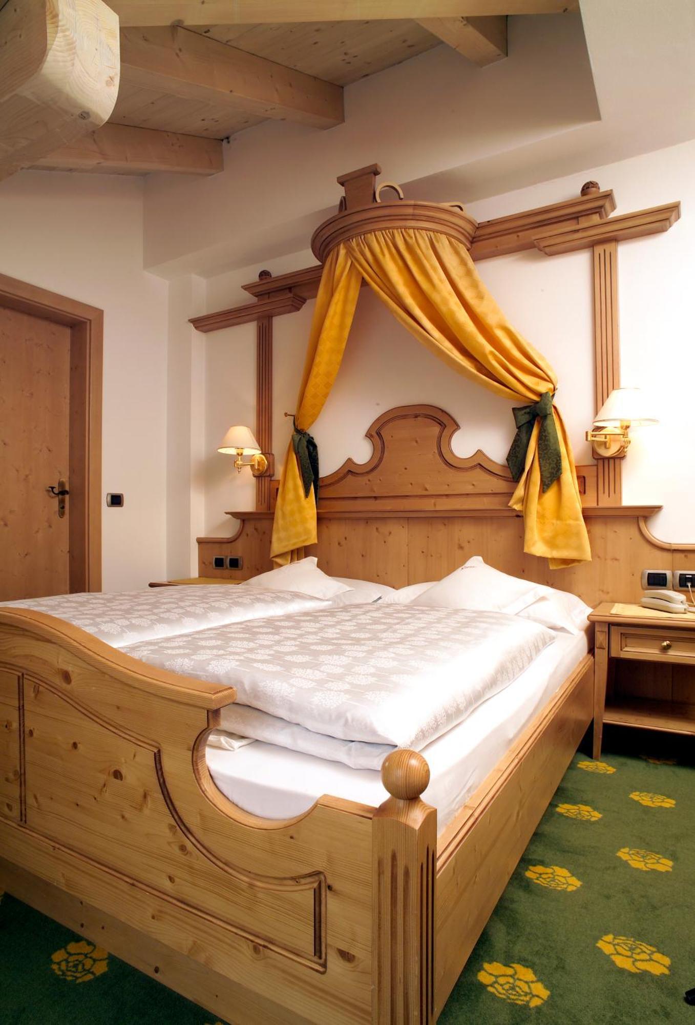 Hotel Flora Сельва-ди-Валь-Гардена Экстерьер фото