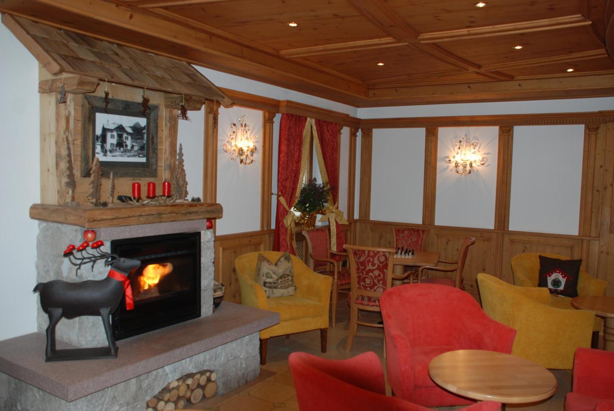Hotel Flora Сельва-ди-Валь-Гардена Экстерьер фото