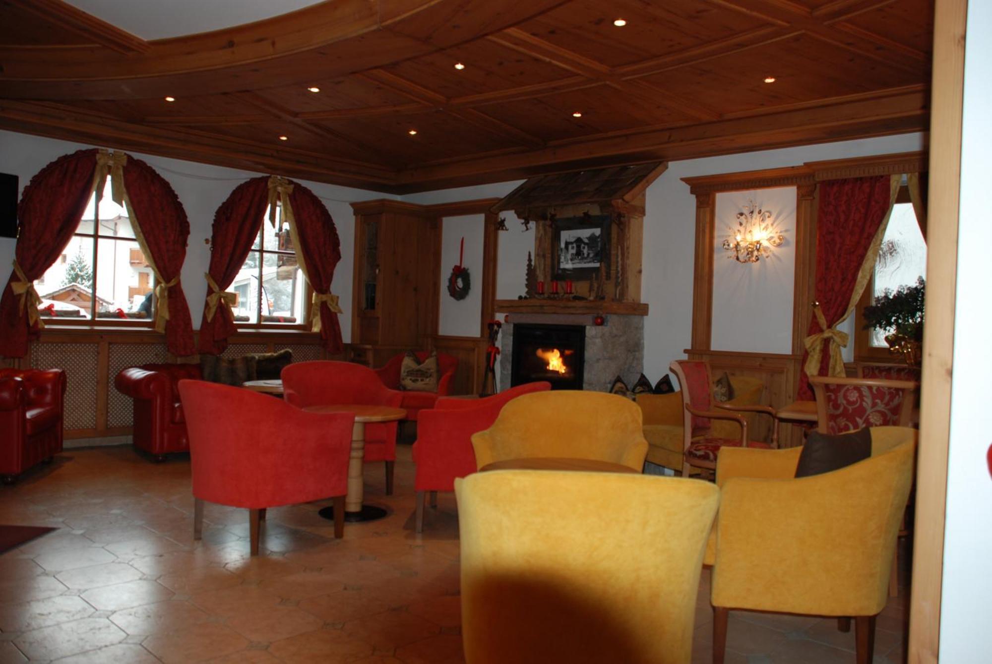 Hotel Flora Сельва-ди-Валь-Гардена Экстерьер фото